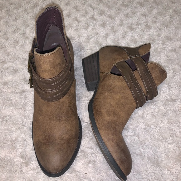 Altar'd State🌺Distressed Ankle Booties - Picture 1 of 7